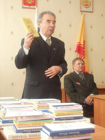 16:51 Авторские книги М. Юхмы - в дар шумерлинцам